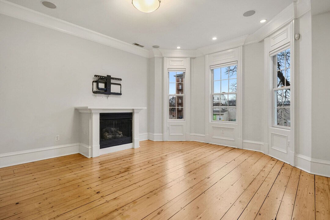 703 E 4th St, Unit 2 in Boston, MA - Building Photo