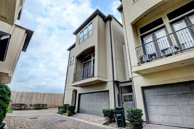 property at 2803 Sherwin St