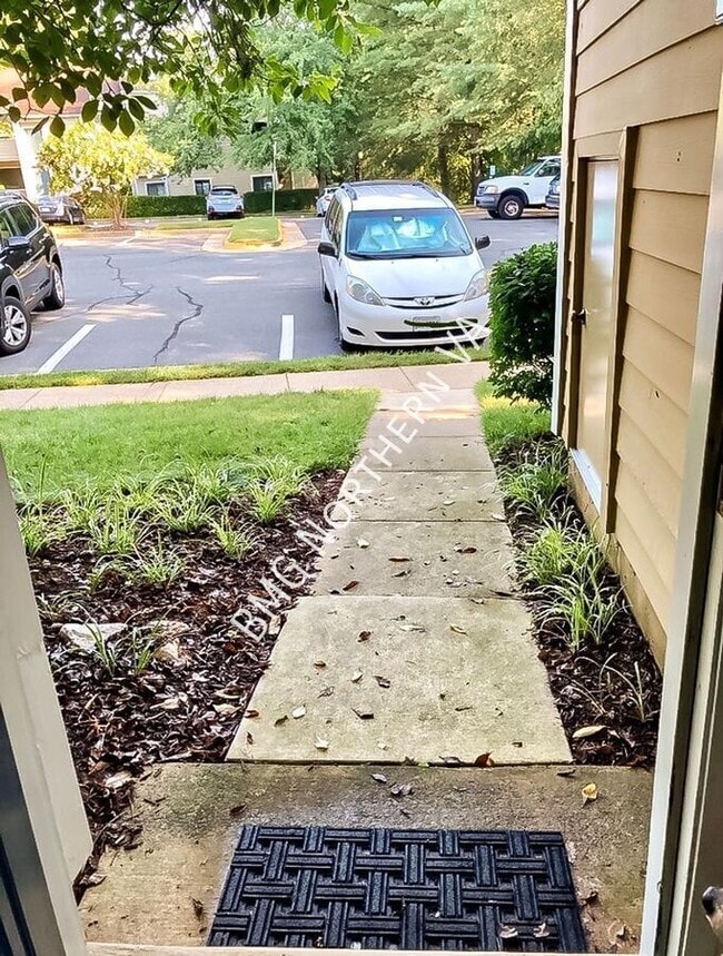 11013 Villaridge Ct in Reston, VA - Building Photo - Building Photo