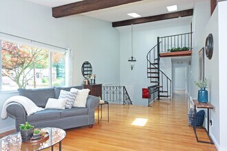 88 Saint Mary St in Needham, MA - Building Photo - Building Photo