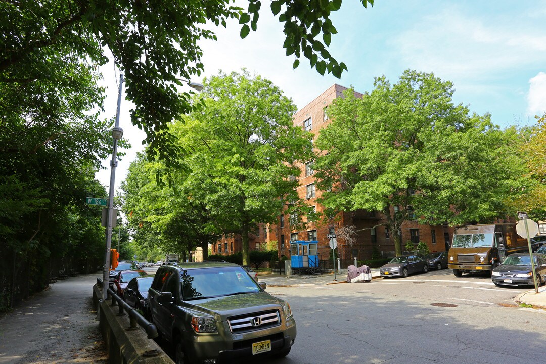 90 Laurel Hill Ter in New York, NY - Building Photo