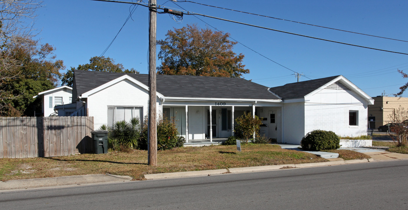 1409 Live Oak Ave in Pascagoula, MS - Foto de edificio