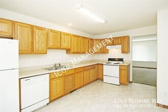 1245 Redpine Way in Kalamazoo, MI - Foto de edificio - Building Photo