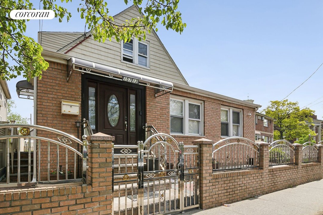 157-12 Baisley Blvd in Queens, NY - Building Photo
