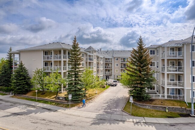 290 Shawville Way SE in Calgary, AB - Building Photo - Building Photo