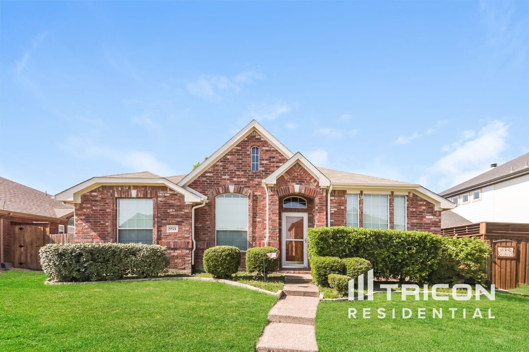5521 Rockwood Dr in The Colony, TX - Building Photo