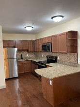 1404 E State St Apartments in Rockford, IL - Building Photo - Interior Photo