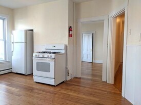 21 Thorndike St, Unit 2 in Somerville, MA - Building Photo