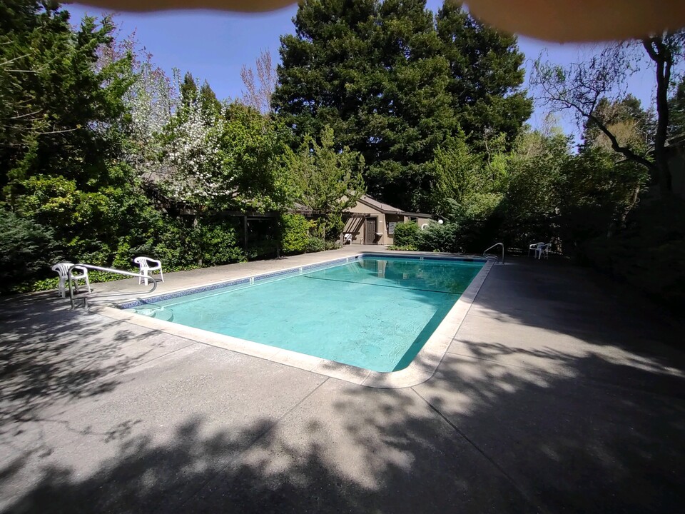 2 Arbor Ct in Cotati, CA - Building Photo