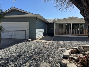 1390 Bridgewood Ln in Reno, NV - Building Photo - Building Photo