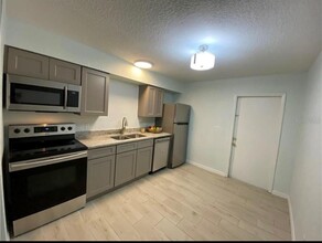 1940 Wolford Rd in Clearwater, FL - Building Photo - Building Photo