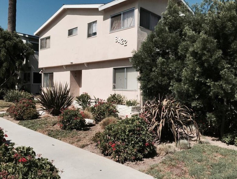 8400 Amigo Ave in Los Angeles, CA - Building Photo