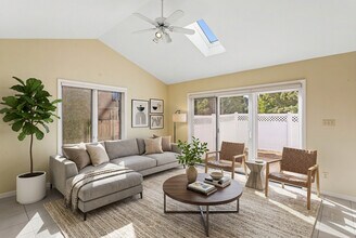 2410 Stillwater Dr in Champaign, IL - Building Photo - Building Photo