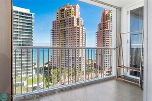2200 NE 33rd Ave in Fort Lauderdale, FL - Building Photo