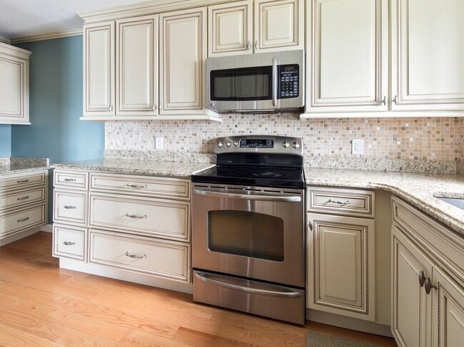 65 Lake Ave in Worcester, MA - Building Photo - Building Photo