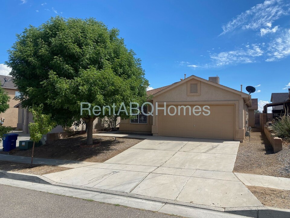 10700 Corona Ranch Rd SW in Albuquerque, NM - Building Photo