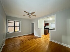 3737 N Pine Grove Ave, Unit J05P in Chicago, IL - Building Photo
