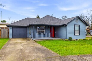 1518 Mill Ct in Newberg, OR - Building Photo