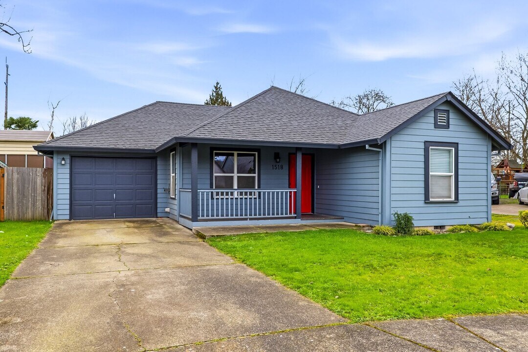 1518 Mill Ct in Newberg, OR - Building Photo