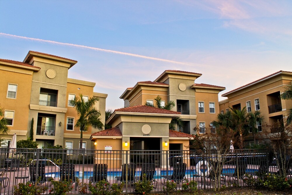 Terraces on the Square in Port St. Lucie, FL - Foto de edificio