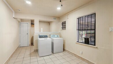 2819 Berry St in Houston, TX - Building Photo - Building Photo