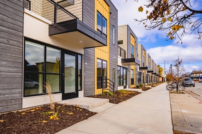 Berkshire Sheboygan Riverfront in Sheboygan, WI - Foto de edificio - Building Photo