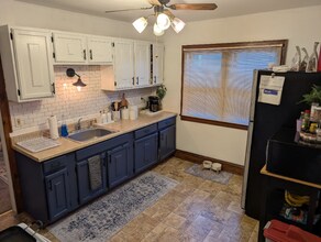 5725 W Wells St in Wauwatosa, WI - Foto de edificio - Building Photo