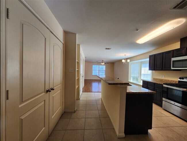 1714 Doyle Ct in Pasadena, TX - Foto de edificio - Building Photo