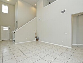 6917 Ranchito Dr in Austin, TX - Foto de edificio - Building Photo