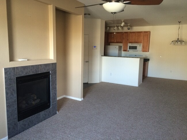 1450 Blue Sky Way, Unit 12-203 in Erie, CO - Foto de edificio - Building Photo