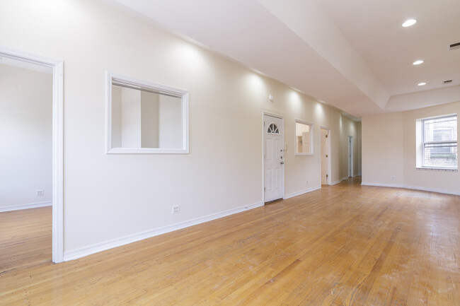 4754 N Lincoln Ave, Unit 2 in Chicago, IL - Building Photo - Building Photo