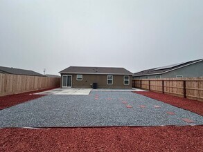 1167 Billingsley St in Hanford, CA - Building Photo - Building Photo