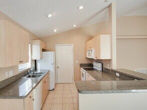 6010 33rd Dr E in Palmetto, FL - Foto de edificio - Building Photo