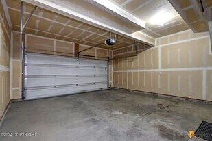 211 Dailey Ave in Anchorage, AK - Building Photo