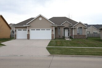 303 SW Springfield Dr in Ankeny, IA - Building Photo - Building Photo