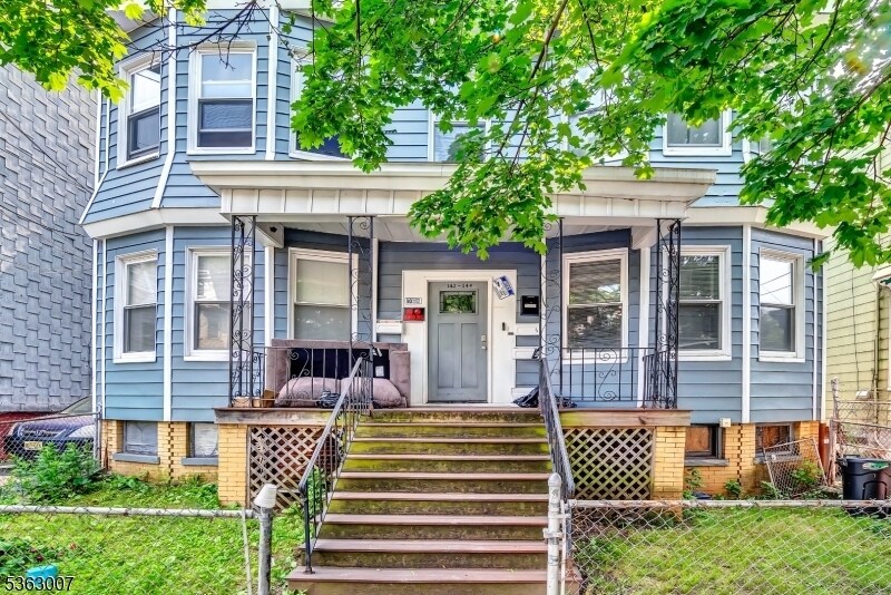 142 Seymour Ave in Newark, NJ - Building Photo