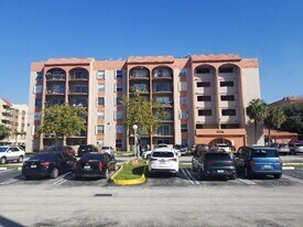 5201 NW 7th St in Miami, FL - Building Photo