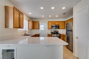 7656 Certitude Ave in Las Vegas, NV - Building Photo