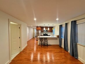 50 Spring St, Unit 1 in Cambridge, MA - Foto de edificio - Building Photo