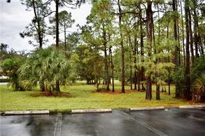 5767 Deauville Cir-Unit -D206 in Naples, FL - Building Photo - Building Photo