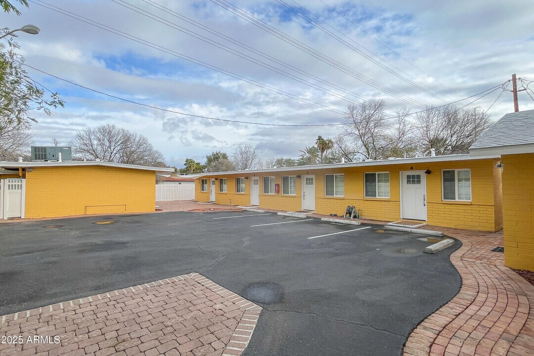 1219 S Farmer Ave in Tempe, AZ - Building Photo