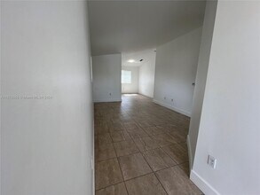 2731 SE 12th Pl, Unit 201 in Homestead, FL - Building Photo - Building Photo