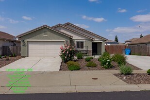 1385 Deerwood St in Plumas Lake, CA - Building Photo