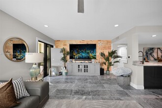 372 Golfview Rd in North Palm Beach, FL - Foto de edificio - Building Photo
