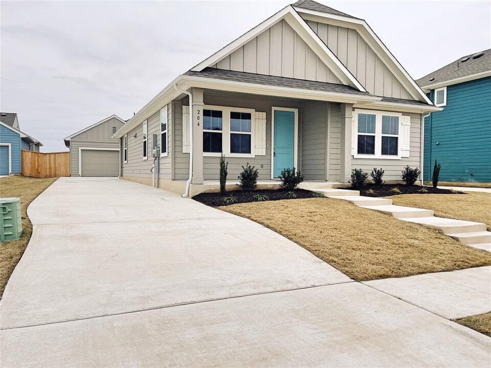 204 Elm Br Trl in Taylor, TX - Building Photo