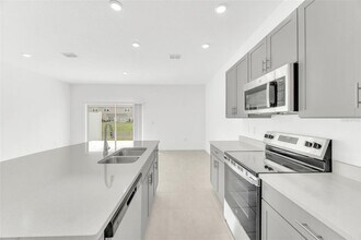 11947 Glenside Ter in Palmetto, FL - Building Photo - Building Photo