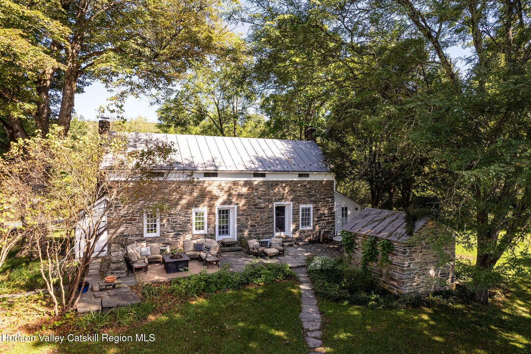 90 Upper Whitfield Rd in Accord, NY - Building Photo