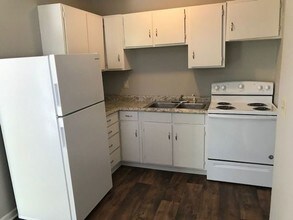 110 Burdine Rd-Unit -08 in Greenville, SC - Foto de edificio - Building Photo