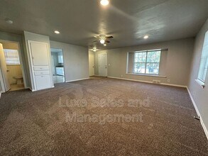 236 NW 85th St in Oklahoma City, OK - Foto de edificio - Building Photo