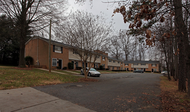 Sharon East Apartments in Charlotte, NC - Foto de edificio - Building Photo